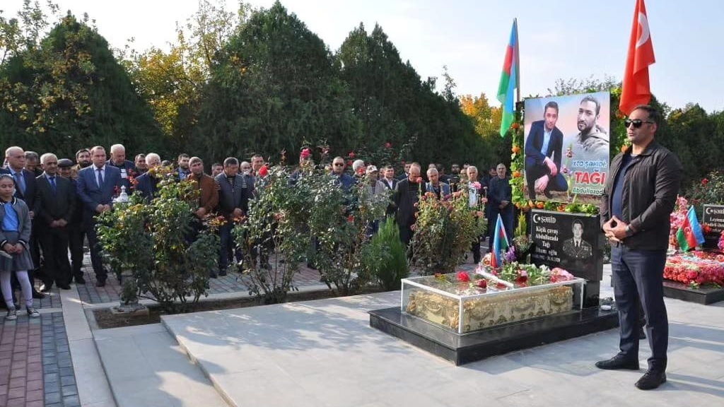 sederekdenbsp-sehid-abdullazade-tagininnbsp-sehadetinin-3-cu-il-kecirildi-foto-1698992723