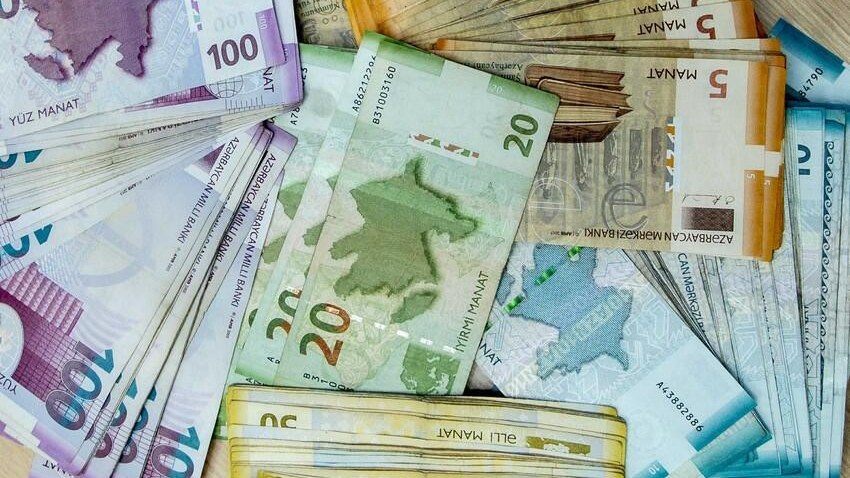 azerbaycan-banklarinda-manat-yoxa-cixir-sok-sebeb-1703486112
