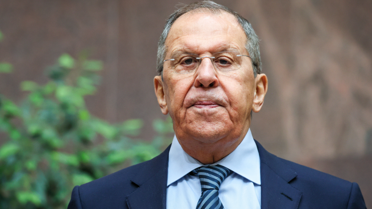 sergey-lavrov-irana-gedir-1740251513