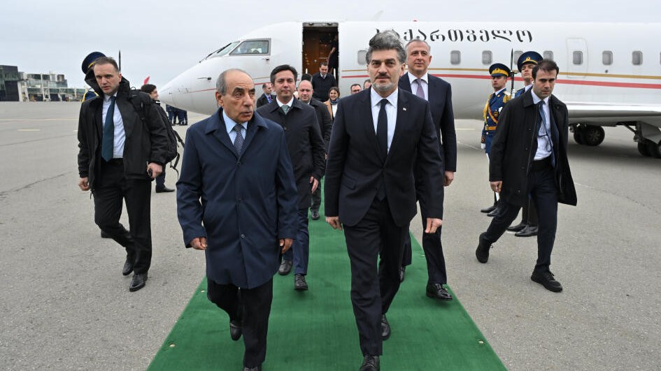 gurcustan-prezidenti-mixeil-kavelasvili-azerbaycana-resmi-sefere-gelib-fotonbsp-1744721746