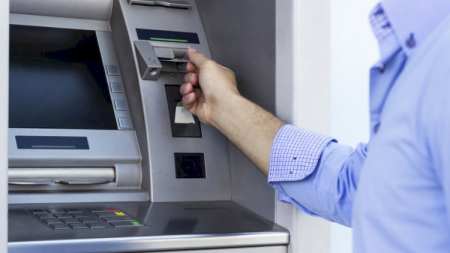 azerbaycanda-bu-sexsler-3800-manat-maas-alirlar-en-yuksek-emekhaqlari-verilen-sahelernbsp-1745166818
