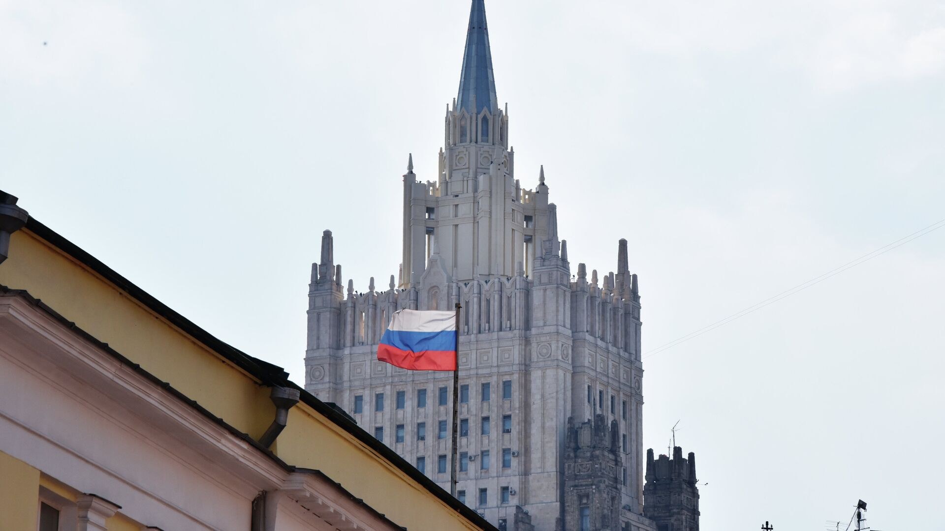 putinin-komekcisinden-texribatci-aciqlama-resmi-bakidan-sert-cavab-1749533346