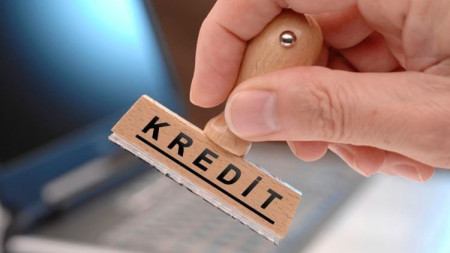 kredit-borcu-olanlarin-nezerine-bunu-mutleq-bilmelisiniz-1750223572
