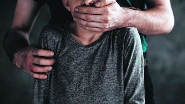 Suraxanıda 17 yaşlı oğlanın intiharı dəhşətli cinayətlərin üstünü açdı- Manyak qonşu tərəfindən zorlanıbmış