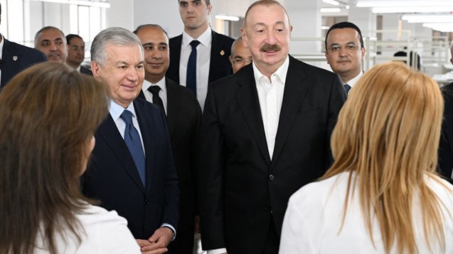 ilham-eliyev-onlarin-danisigini-hemkarina-tercume-etdi-video-1751571361